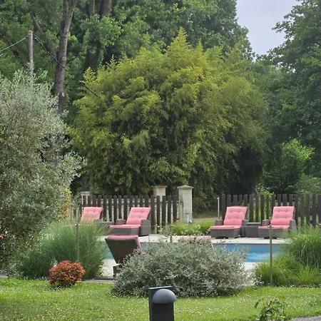 Pensjonat Chateau De Courtebotte 4*