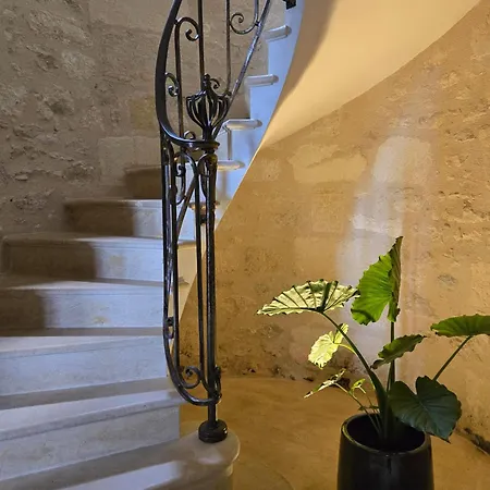 بيت ضيافة Chateau De Courtebotte 3*