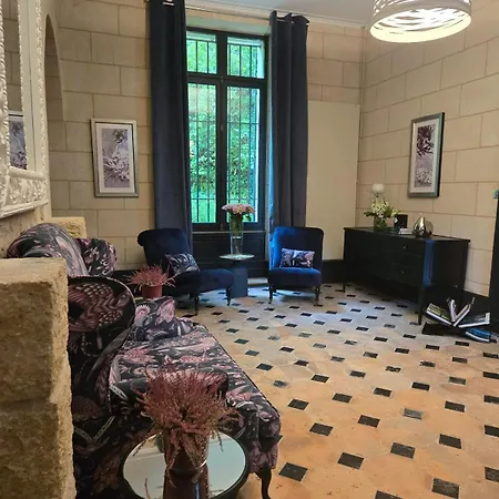 بيت ضيافة Chateau De Courtebotte 3*