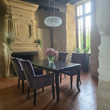 بيت ضيافة Chateau De Courtebotte 3*