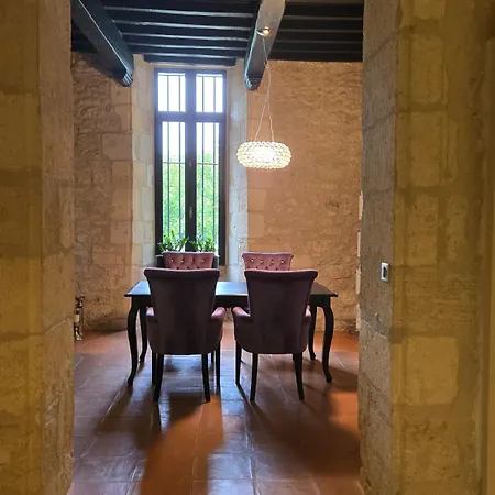 Chateau De Courtebotte 3*