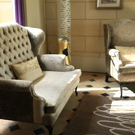 Chateau De Courtebotte 3*