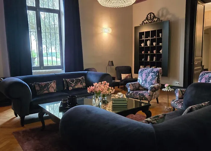 Chateau De Courtebotte Gasthuis 4*