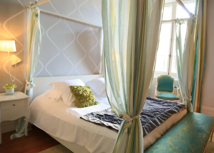 Chateau De Courtebotte 4*